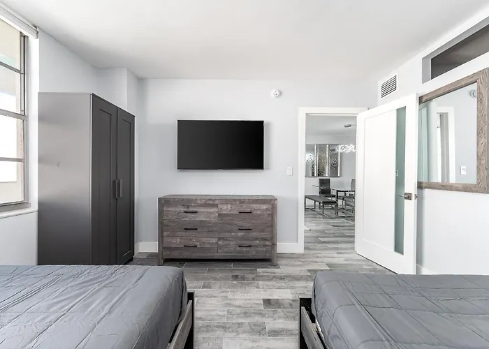 Amazing 2Br 2Ba Newly Reno Beachfront Apt W/Beach View
